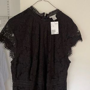 Black lace high-colored dress.